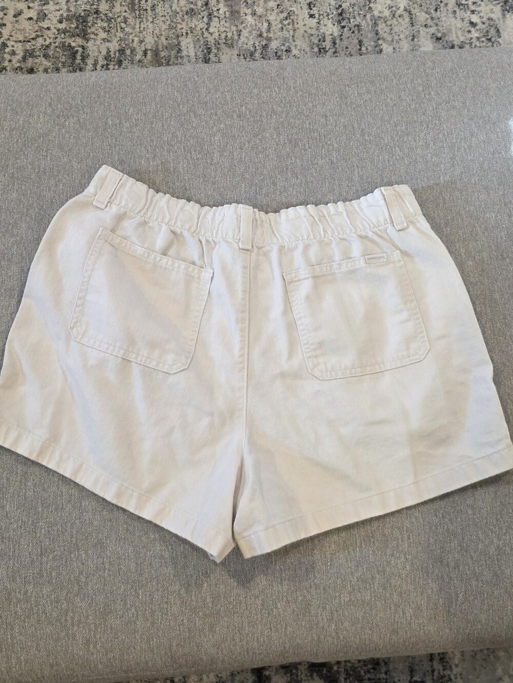 Levi's White Loose A-Line Shorts - Picture 3 of 3